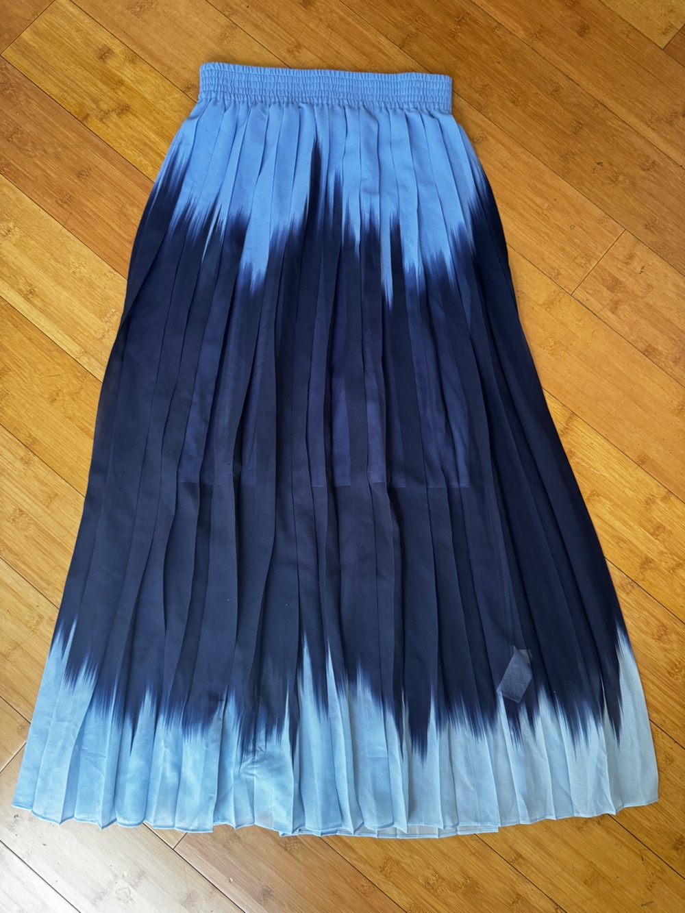 BANANA REPUBLIC blue pleated maxi skirt
